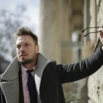 Мужчина в костюме