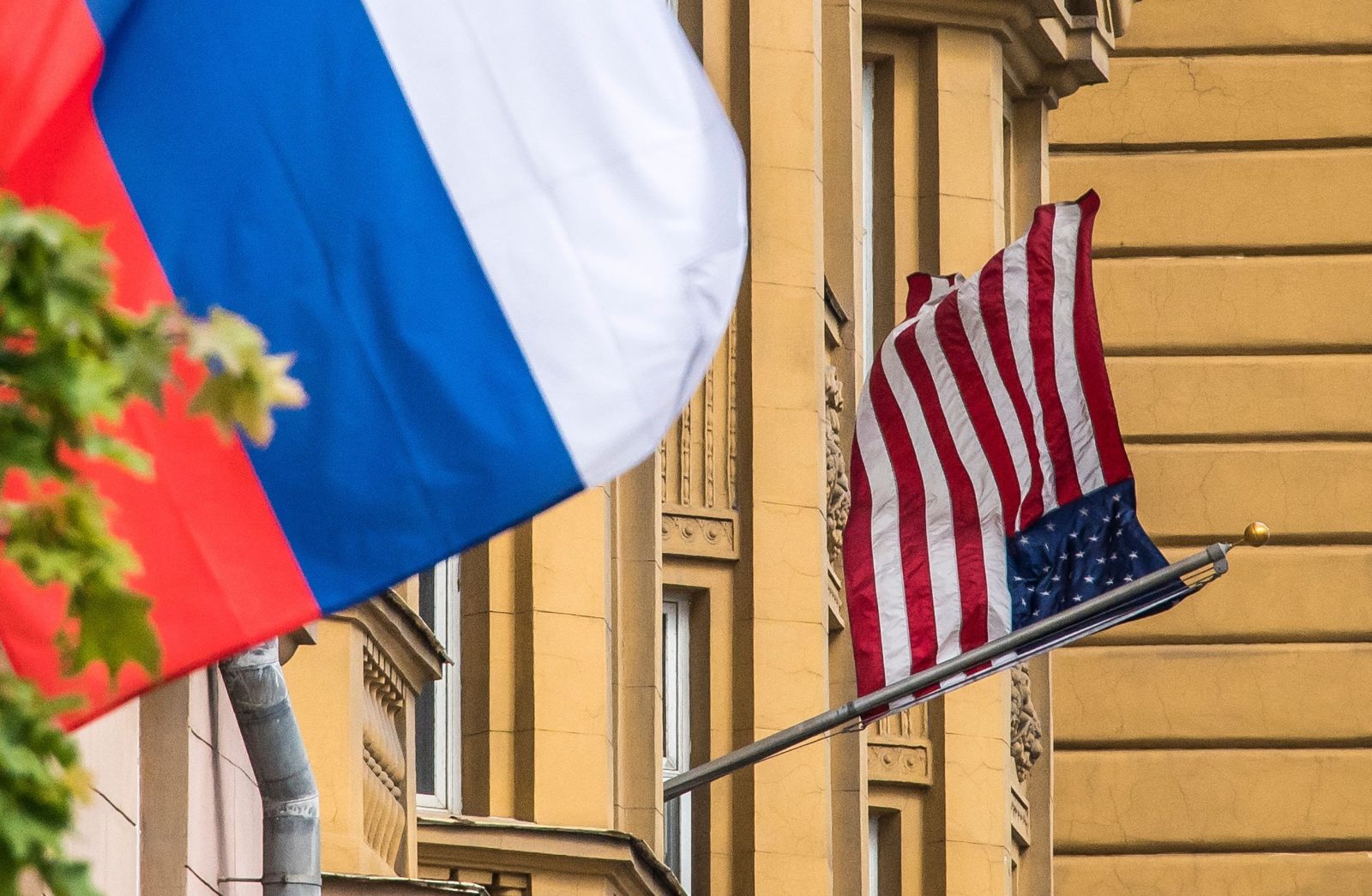 Флаги США и РФ