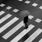 Человек с зонтиком