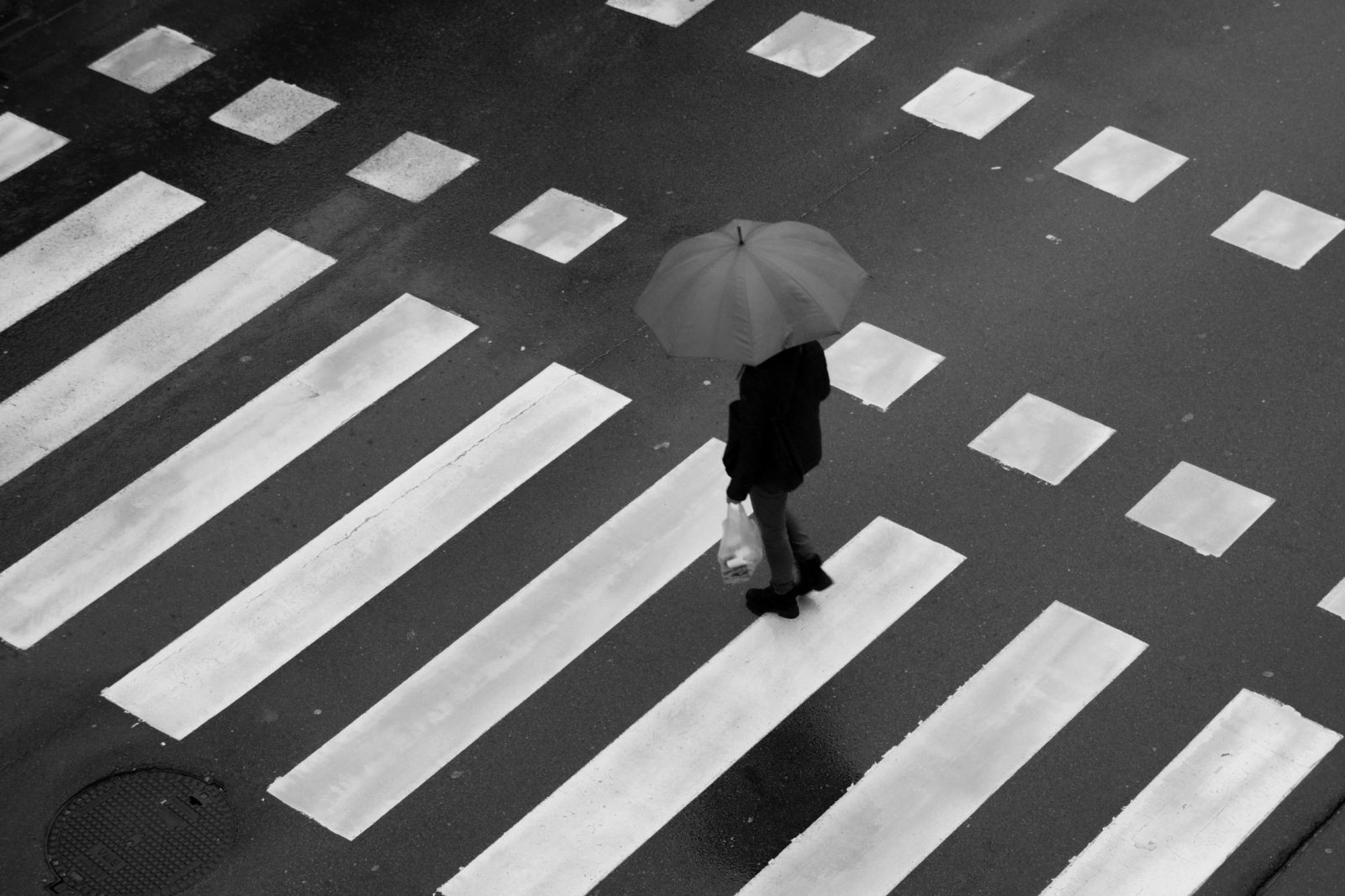 Человек с зонтиком