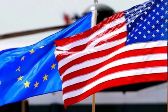 Флаги США и ЕС