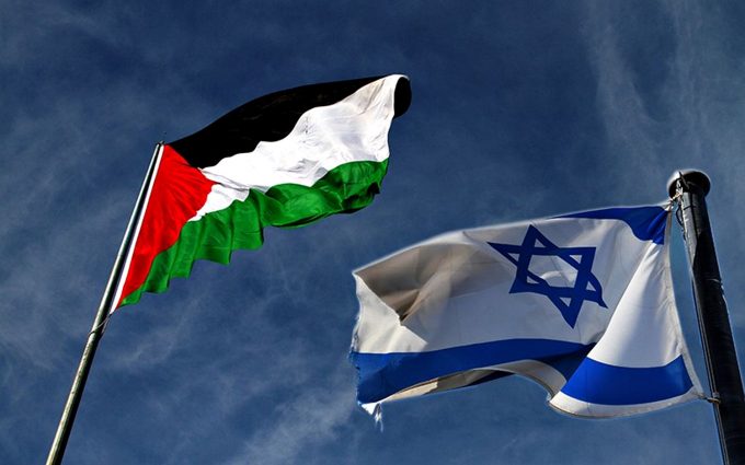 Флаги Палестины и Израиля.