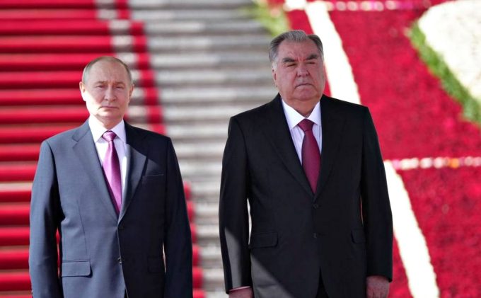 Владимир Путин и Эмомали Рахмон в Душанбе.