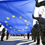 Флаг ЕС и военные.