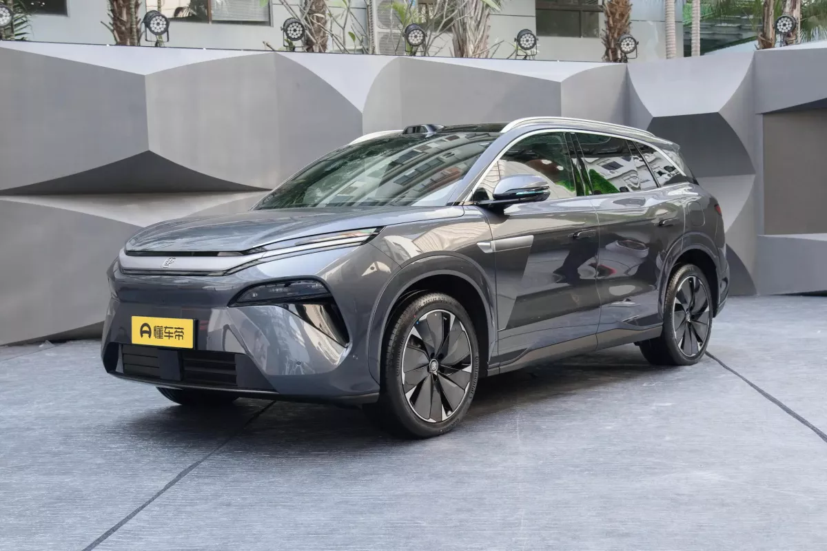 Автомобиль BYD