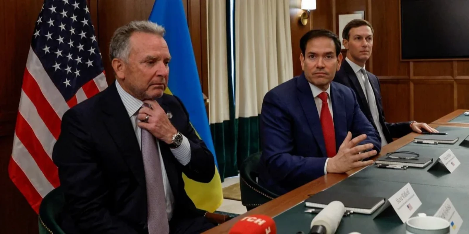 Представители США