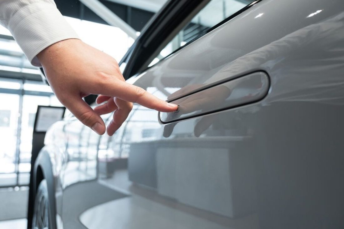 Ручка на Тесла