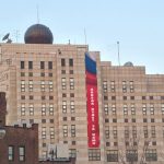 Баннер на посольстве России в Сеуле